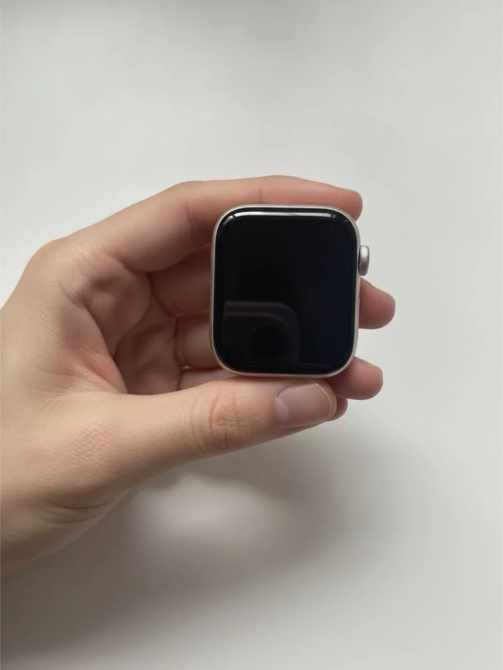 Apple Watch Case in Silver with Black Screen Watch. SE. 44 MM